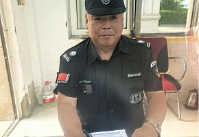 深夜守護者：致敬物業安管員楊恩榮——以無畏擔當筑牢家園安全防線